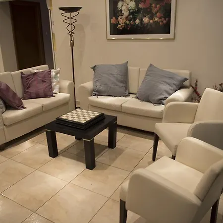 Royal Aparthotel 3*